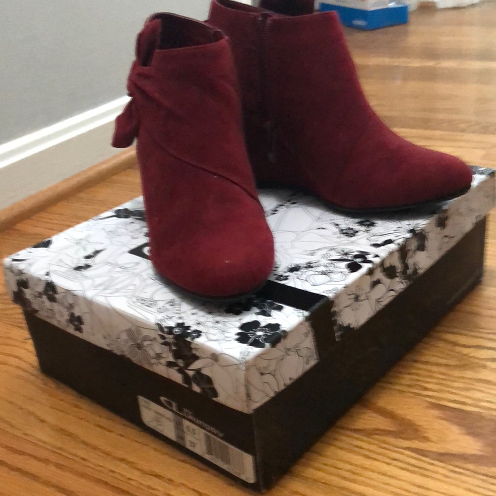 CL by Laundry Suede Boots